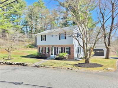 8 Wolf Hill Road, Smithfield, Rhode Island 02917, USA