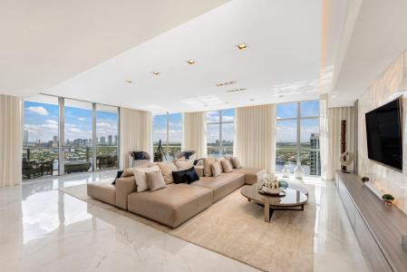 17301 Biscayne Boulevard Ph-7, North Miami Beach, Florida 33160, USA