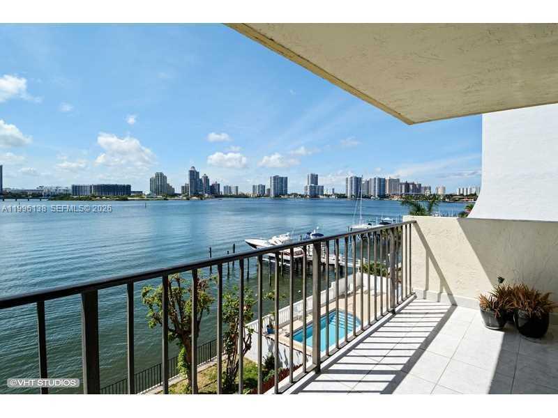 17878 N BAY RD 307, Sunny Isles Beach, Floride 33160, États-Unis