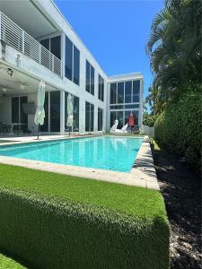 949 Tyler St, Hollywood, Florida 33019, USA