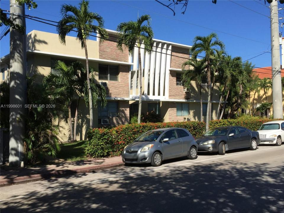 4740 Pine Tree Dr 26, Miami Beach, Floryda 33140, USA