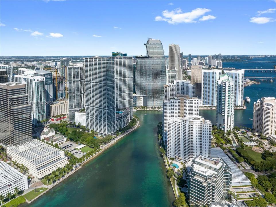 300 Biscayne Boulevard Way 2601E, Miami, Florida 33131, USA