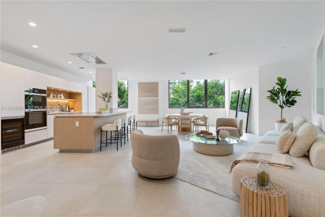 1135 103rd St 203, Bay Harbor Islands, Florida 33154, Stati Uniti