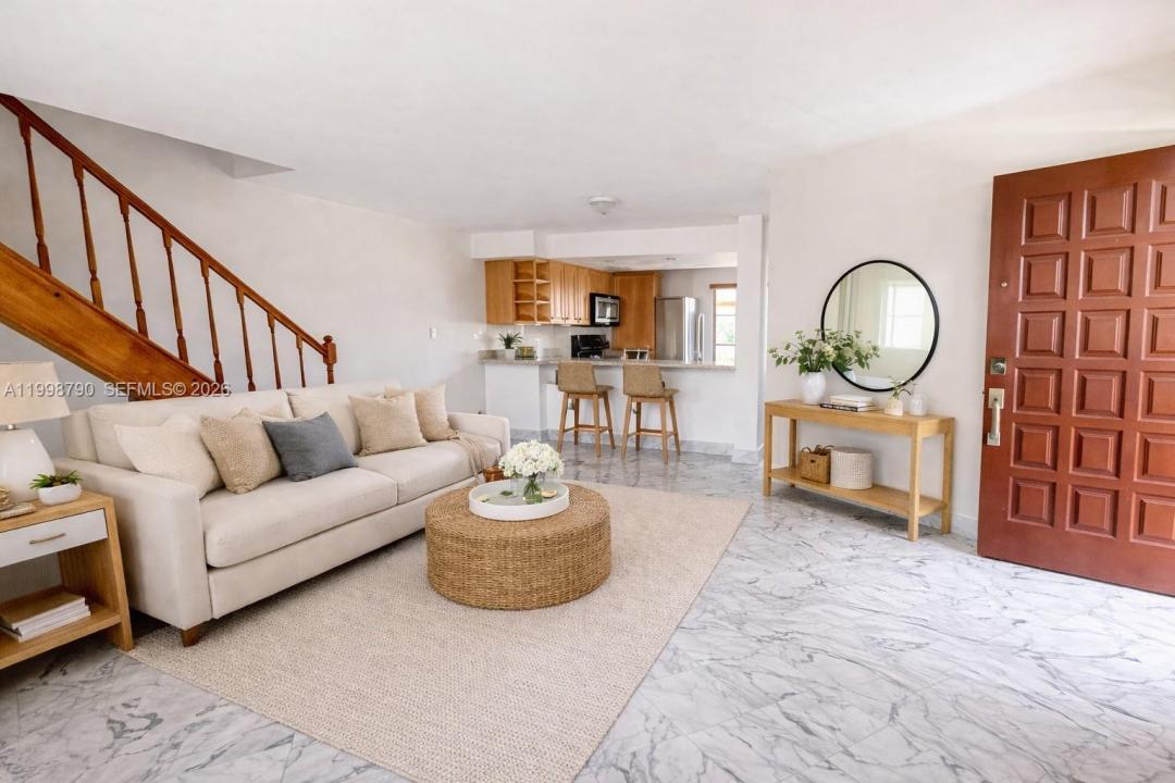 1283 W 51st Place 12, Hialeah, Florida 33012, USA