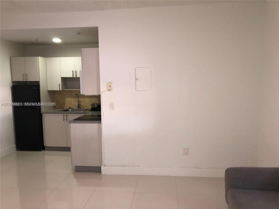 2730 Collins Ave 310, Miami Beach, Florida 33140, Stati Uniti
