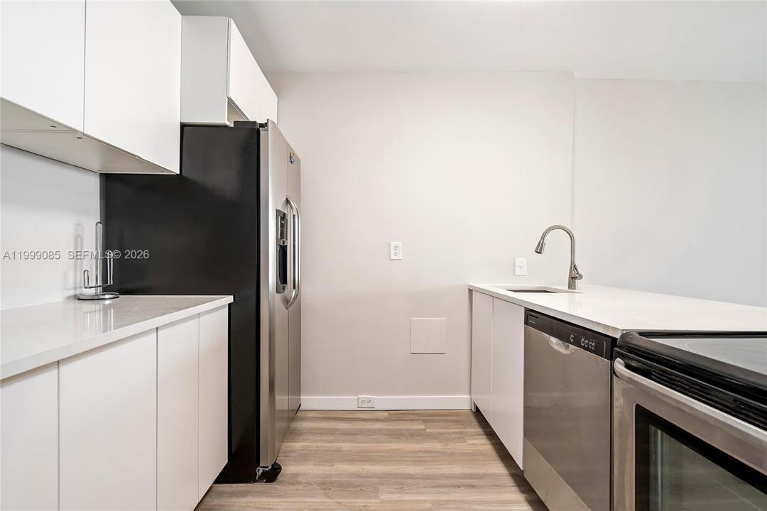 701 Three Islands Blvd 316, Hallandale Beach, Florida 33009, Stati Uniti