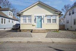 48 Upland Avenue, East Greenwich, RI 02818, USA