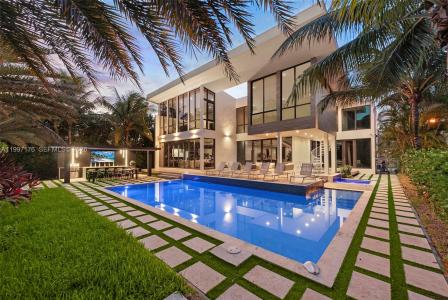 521 Holiday Dr, Hallandale Beach, Florida 33009