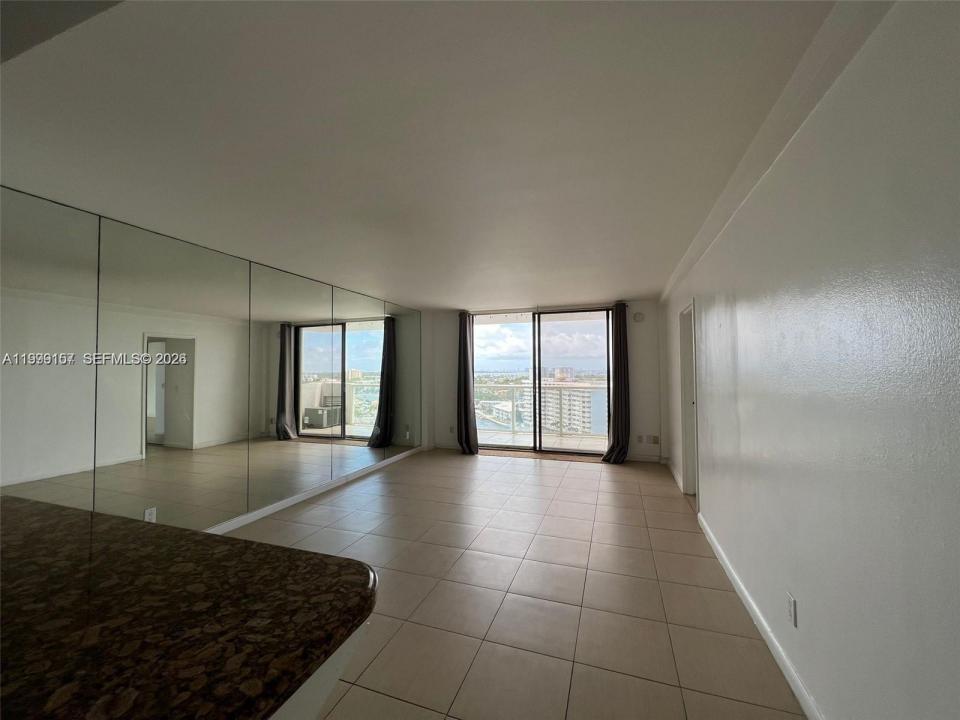 13499 Biscayne Blvd 1402, North Miami, Florida 33181, USA