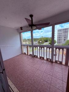 Hallandale Beach, Florida 33009, USA