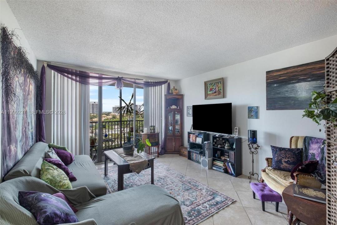 3475 N Country Club Dr 619, Aventura, Florida 33180, USA