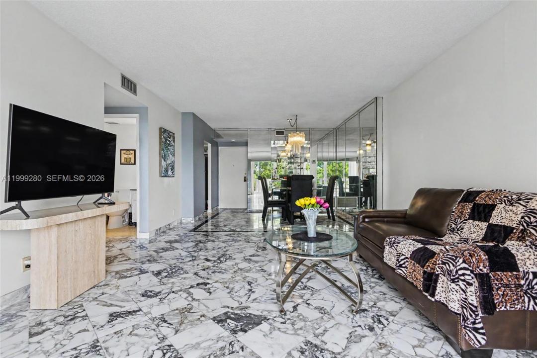 4330 Hillcrest Dr 405, Hollywood, Florida 33021, USA