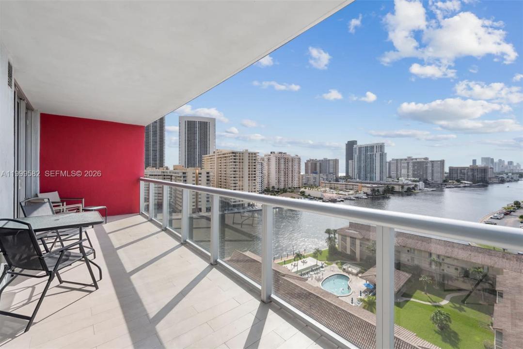 2602 E Hallandale Beach Blvd R1207, Hallandale Beach, Floride 33009, États-Unis