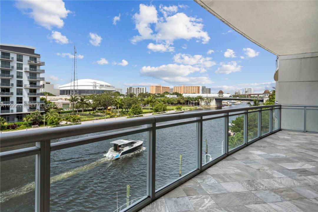 1090 NW N River Dr 402, Miami, Florida 33136, Estados Unidos
