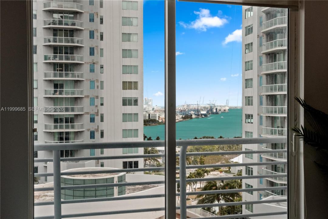 234 NE 3rd St 1704, Miami, Florida 33132, USA