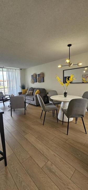 2801 N Pine Island Rd 207, Sunrise, Floride 33322, États-Unis