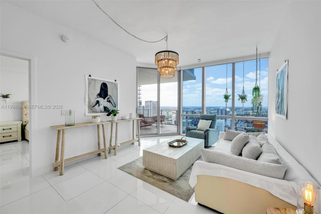 851 NE 1st Ave 3708, Miami, Floride 33132, États-Unis