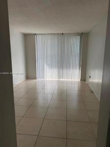 1300 NE Miami Gardens Dr 616E, Miami, Floryda 33179, USA