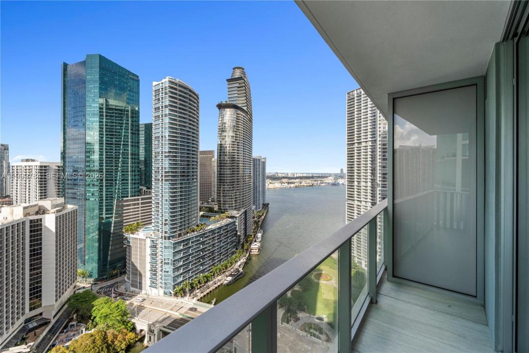 77 SE 5th Street 3304, Miami, Florida 33131, USA