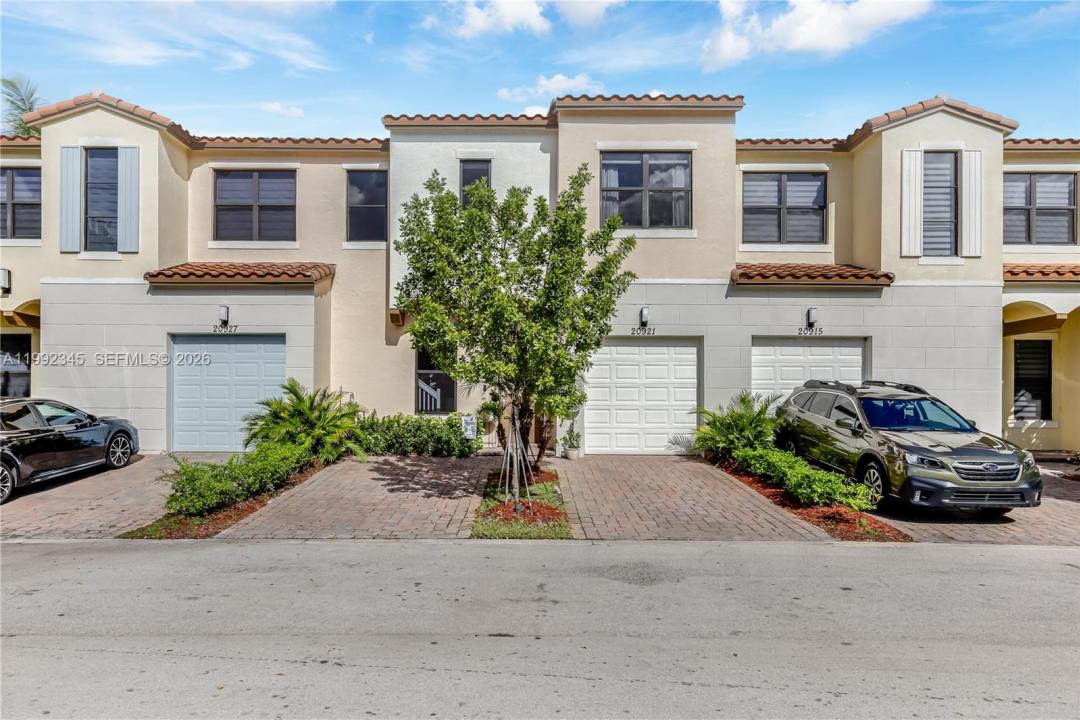 20921 NW 1st Ct, Pembroke Pines, Florida 33029, USA