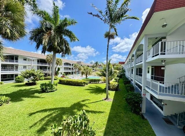 581 Blue Heron Drive 221-B, Hallandale Beach, Florida 33009, Amerika Birleşik Devletleri