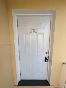 7360 SW 82nd St E202, Miami, Florida 33143, USA