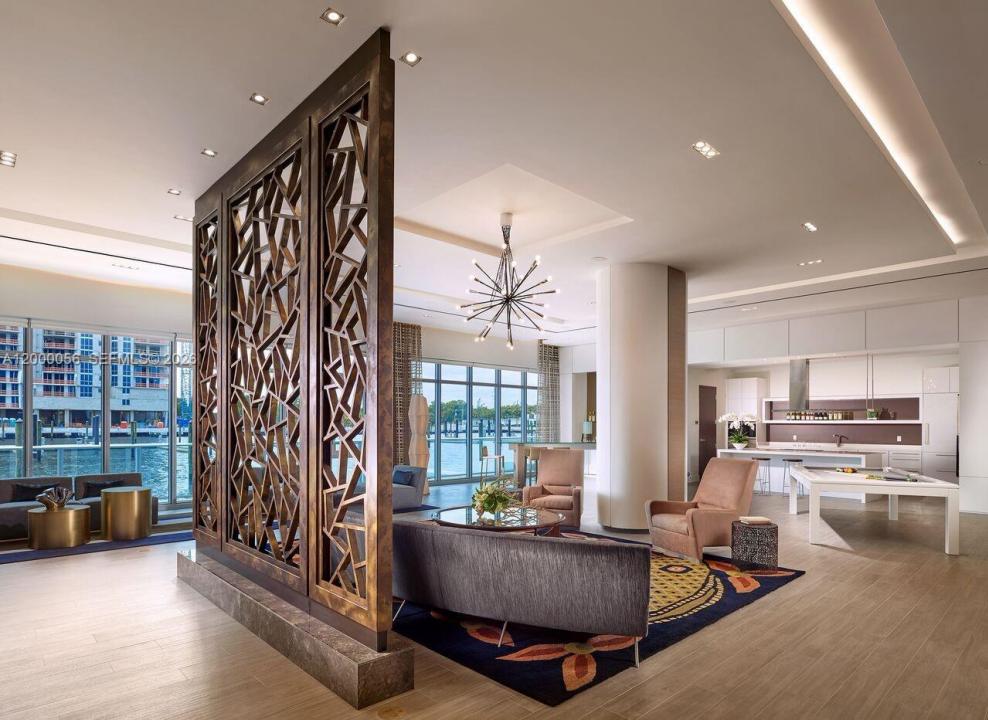 17301 Biscayne Blvd 308, North Miami Beach, Florida 33160, USA