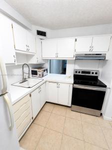 1601 NE Miami Gardens Dr 103, Miami, Florida 33179, USA