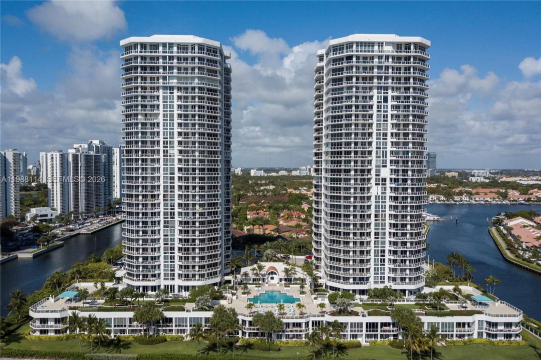 3802 NE 207th St 1001, Aventura, Florida 33180, USA