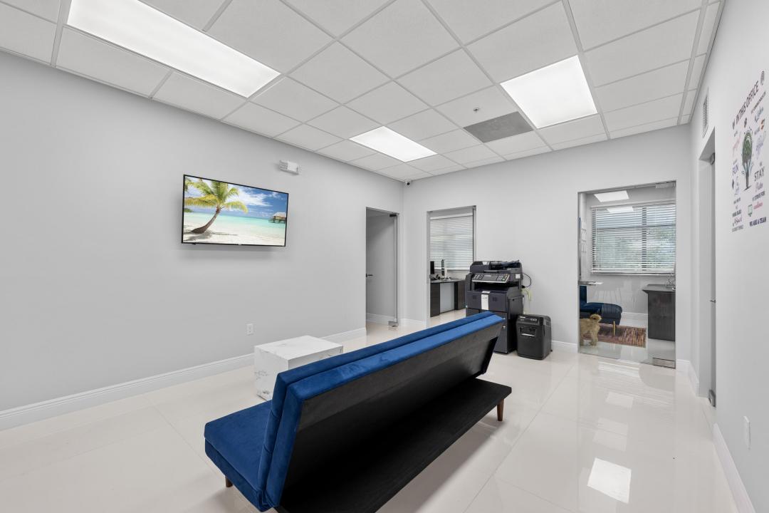 9200 Belvedere Road 207, Royal Palm Beach, Florida