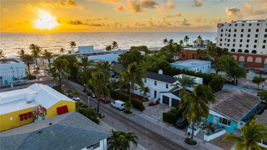 320 Polk St ., Hollywood, Florida 33019, HOA KỲ