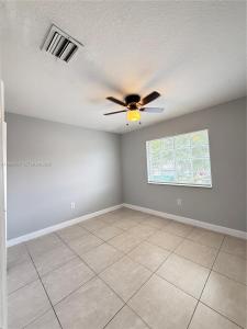 8428 NW 103rd St 104C, Hialeah Gardens, Florida 33016, USA