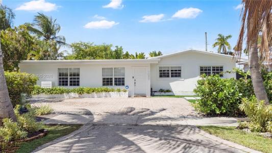1089 NE 110th St, Miami, Florida 33161, USA