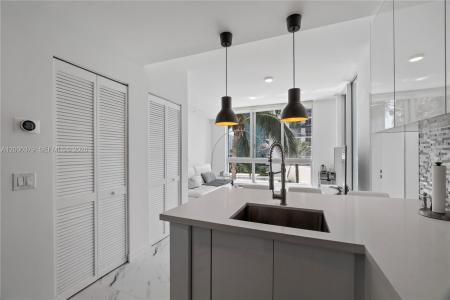 300 S Biscayne Blvd T-1411, Miami, Florida 33131, USA
