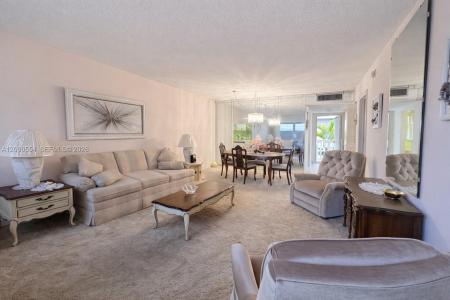 410 SE 2nd St 305, Hallandale Beach, Florida 33009, USA