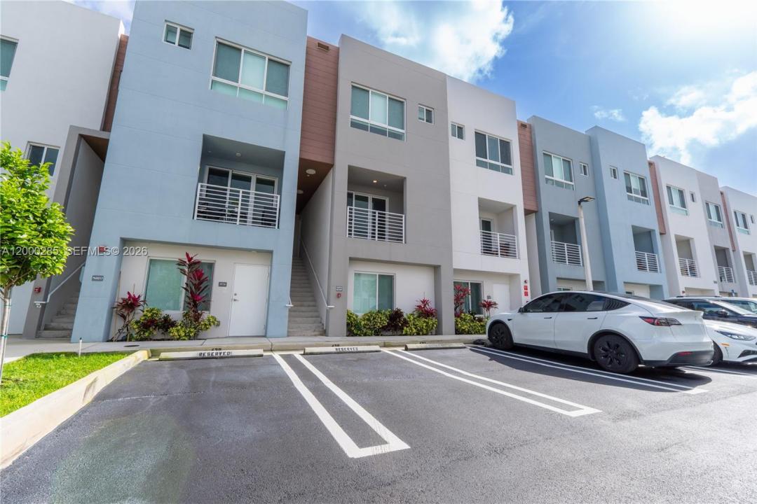 2505 NE 193rd St 4215, Miami, Florida 33180, Stati Uniti