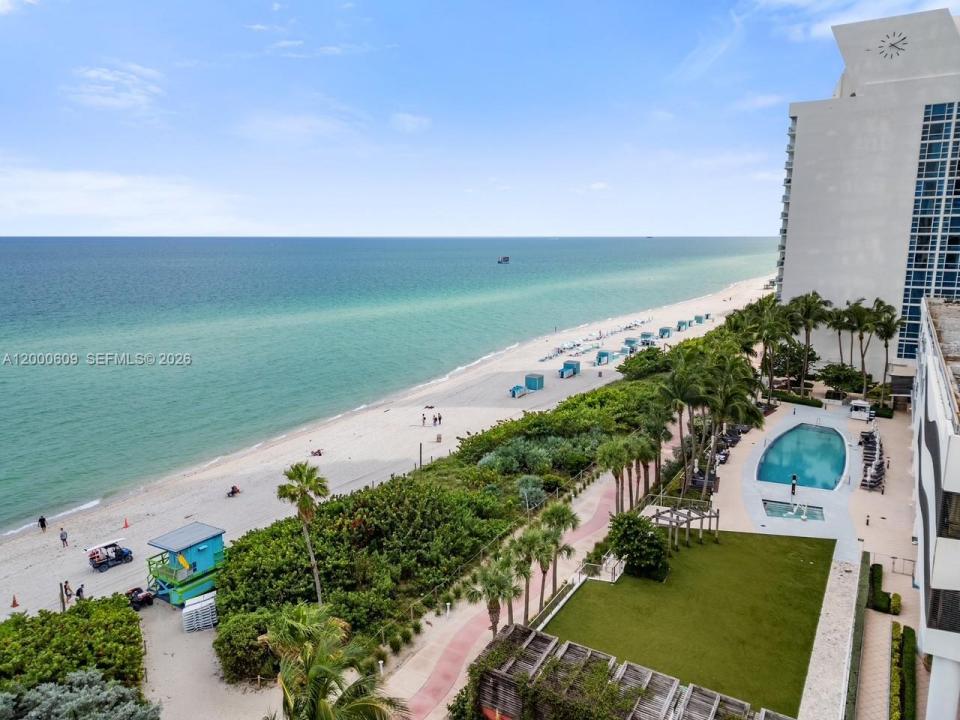 6801 Collins Ave LPH10, Miami Beach, Florida 33141, USA