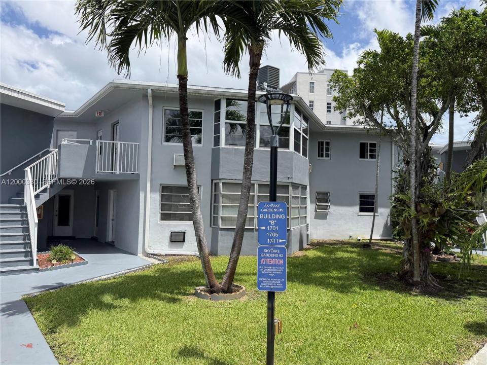1701 NE Miami Gardens Dr 117, Miami, Floride 33179, États-Unis