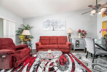 7535 Trent Dr 202, Tamarac, Florida 33321, USA