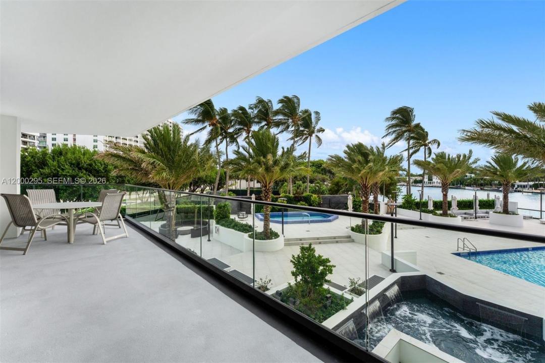 5500 Collins Ave 304, Miami Beach, Florida 33140, USA