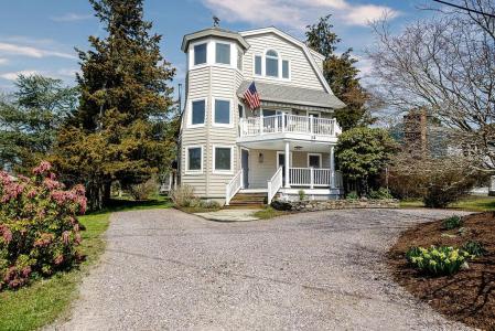 18 Lugger Street, Jamestown, RI 02835, USA
