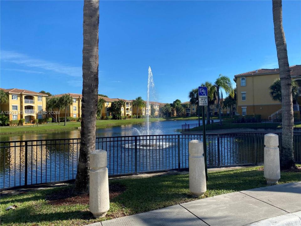 9645 nw 1st ct 1-302, Pembroke Pines, Floride 33024, États-Unis