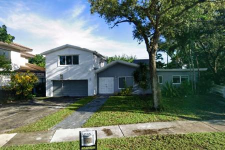 2555 NE 202nd St, Miami, Florida 33180, USA