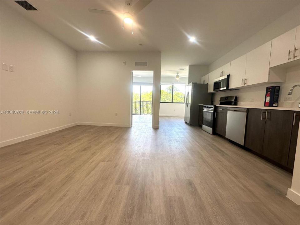 20 NE 19th Ave 304, Pompano Beach, Florida 33060, USA