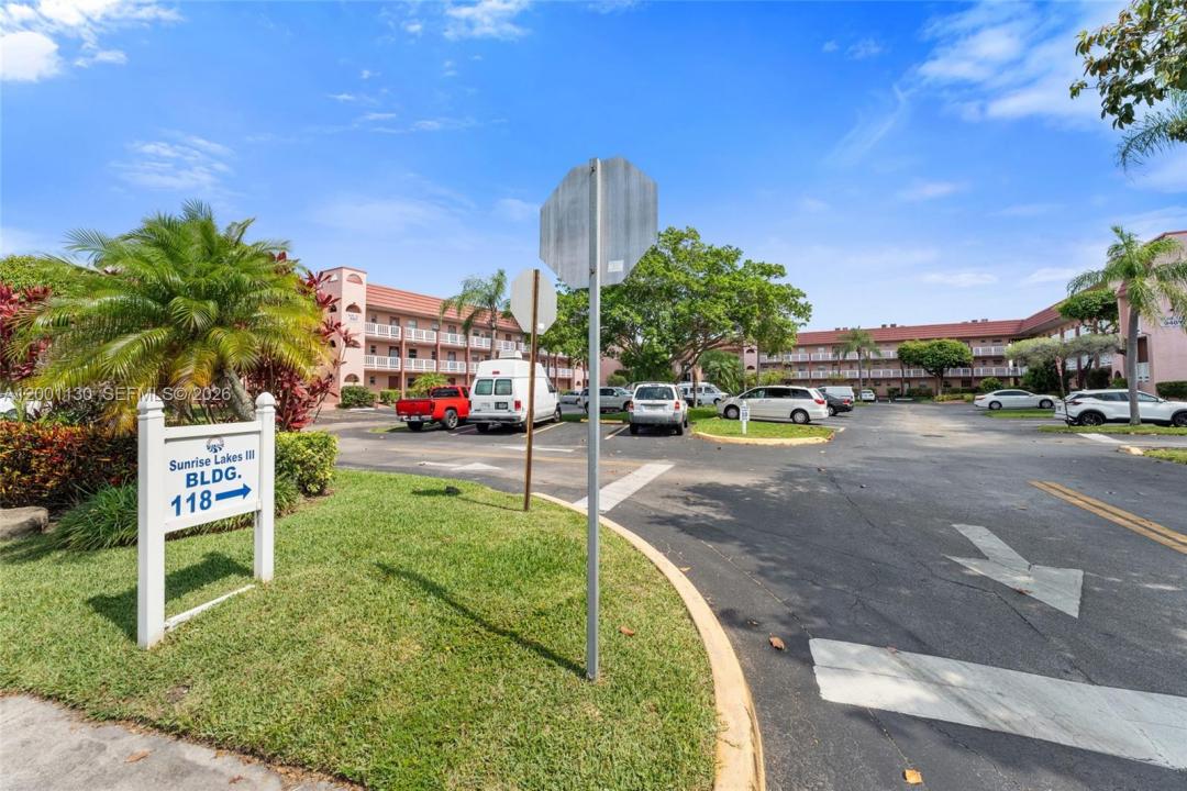 9401 Sunrise Lakes Blvd 307, Sunrise, Floride 33322, États-Unis