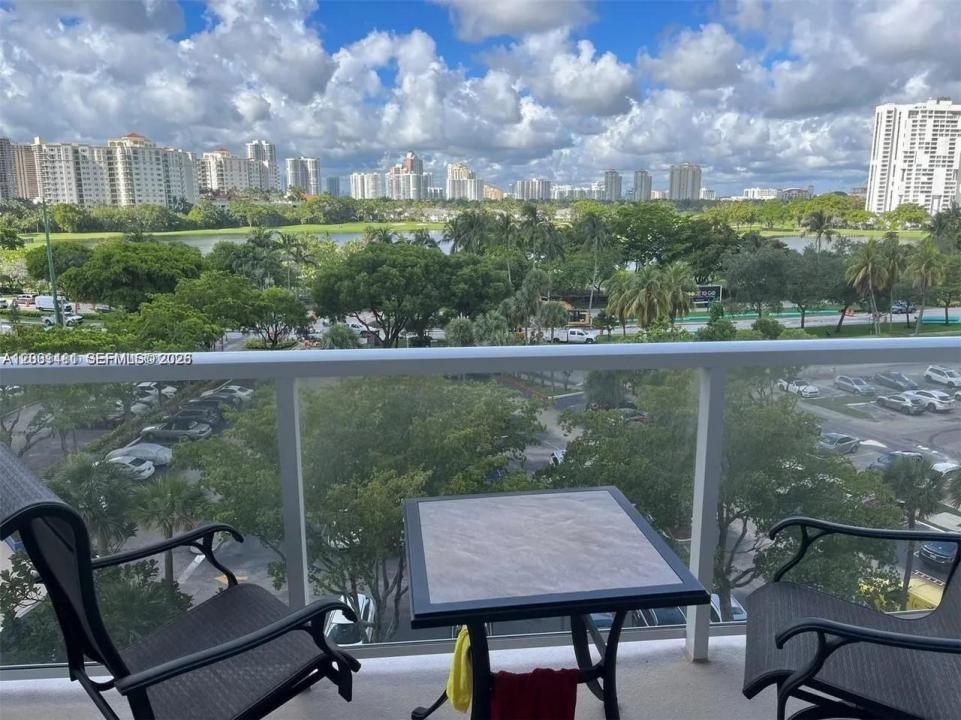 3701 N Country Club Dr 705, Aventura, Florida 33180, Stati Uniti