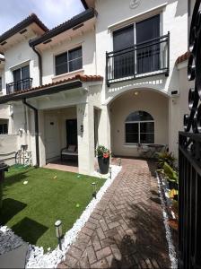 3533 NW 30th Ct, Lauderdale Lakes, Florida 33311, Estados Unidos