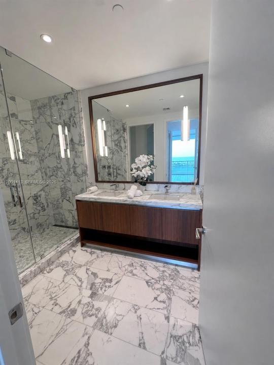 175 SE 25 Rd 501, Miami, Florida 33129, Amerika Birleşik Devletleri