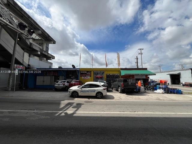 1120 E 25th St, Hialeah, Floryda 33013, USA