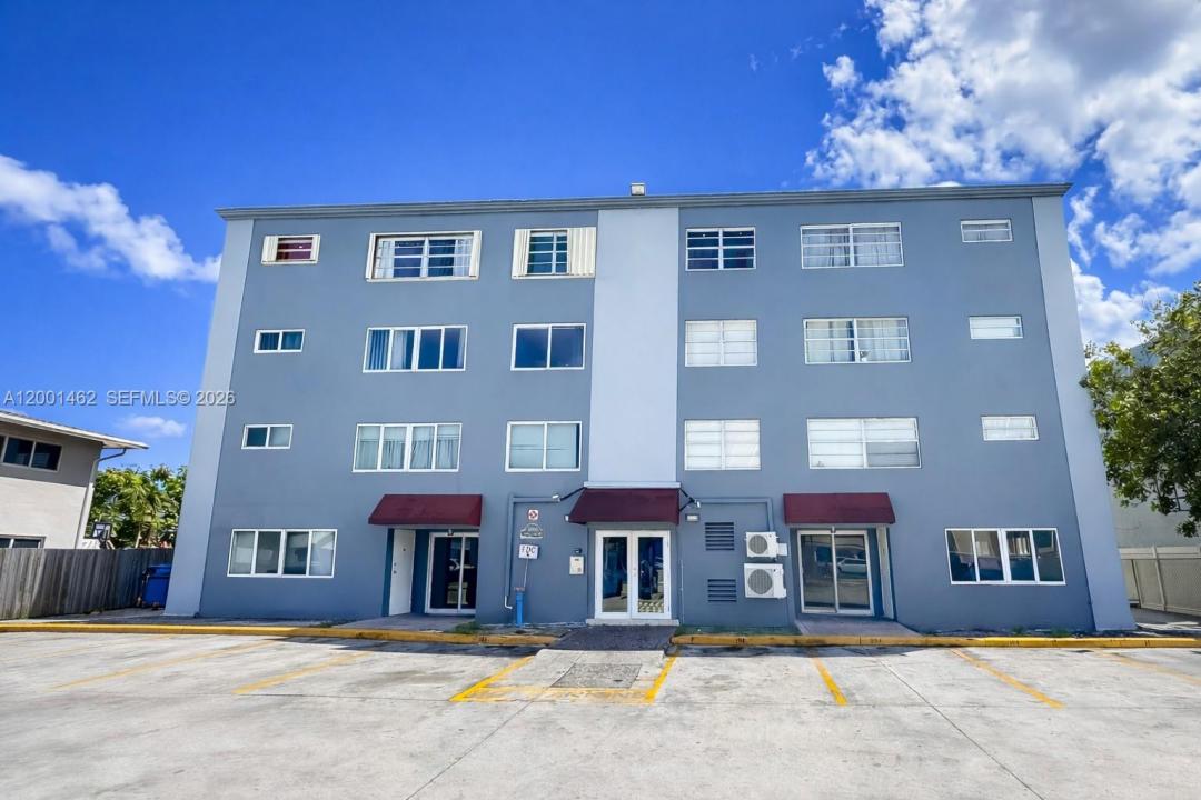 1060 Crystal Lake Dr 401, Deerfield Beach, Florida 33064, Stati Uniti